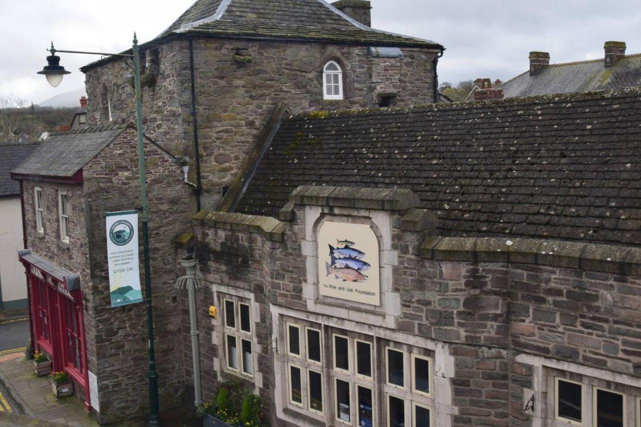 Charming 3-Bed Apartment In Talgarth Powys Brecon Bagian luar foto
